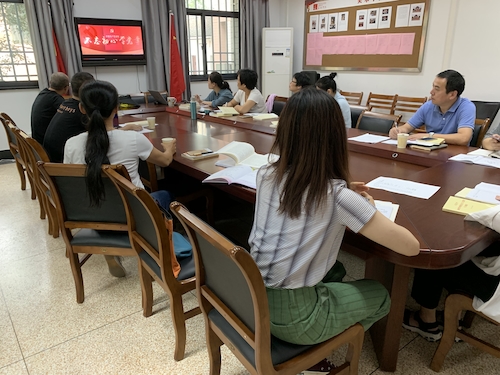 10月11日，教工第二本党支部开展“不忘初心、牢记使命”主题教育集中学习交流会
