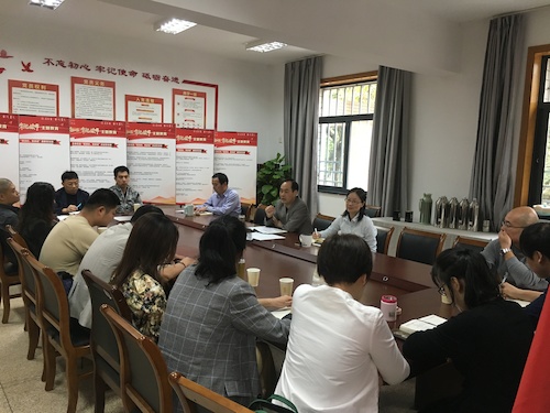 10月9日，学院召开“不忘初心、牢记使命”主题教育青年教师座谈会
