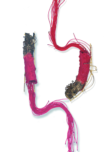 吴铭璐 《红色的和谐》 16cmx6cm 纸浆棉线铁钉铜