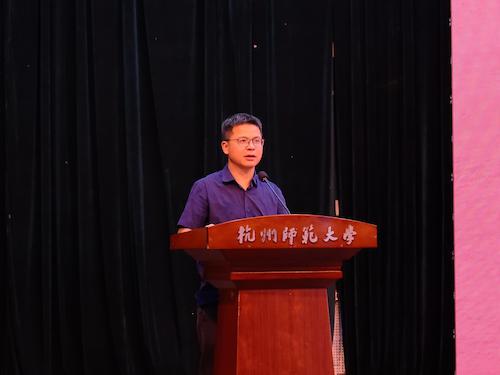 党委书记倪洪江 宣读班主任聘任文件