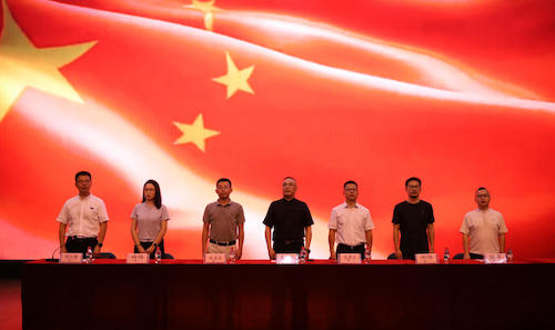 奏唱国歌